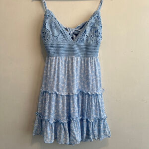 Justify Dress M Light Blue Floral